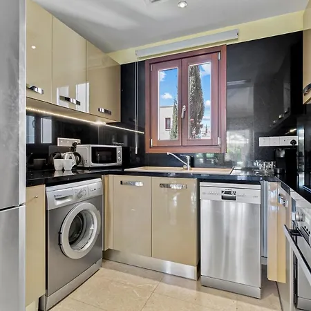 2 Bedroom Eros With Private Pool And Garden, Aphrodite Hills Appartement