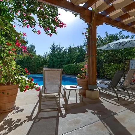 Апартаменты 2 Bedroom Eros With Private Pool And Garden, Aphrodite Hills Куклия