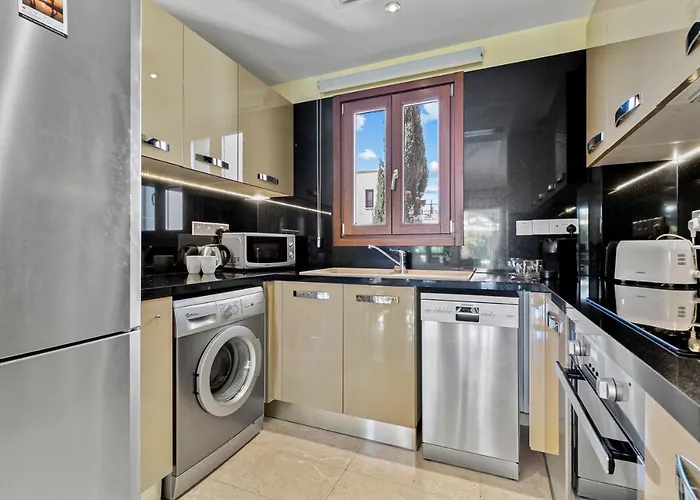 2 Bedroom Eros With Private Pool And Garden, Aphrodite Hills Appartement